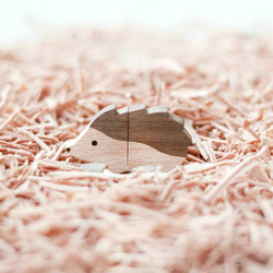 【オーダーメイドギフト】木製 USB メモリ ハリネズミ 2枚目の画像