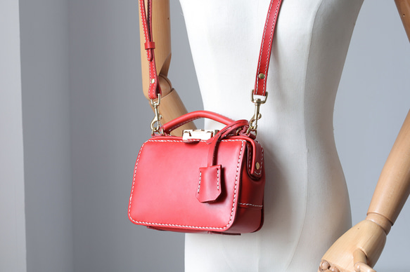 がま口バッグ　ピンクレザー フレーム付きハンドバッグ バージョンアップ 小型 がま口バッグ 本革手作りのレザー