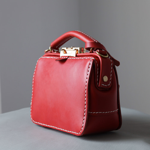 バージョンアップ 小型 がま口バッグ 本革手作りのレザーショルダー