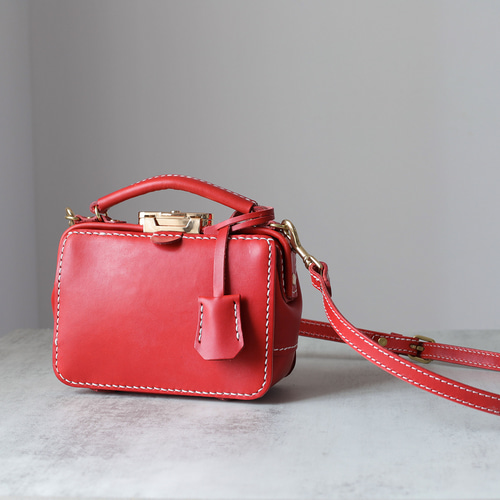 がま口バッグ　ピンクレザー フレーム付きハンドバッグ バージョンアップ 小型 がま口バッグ 本革手作りのレザー