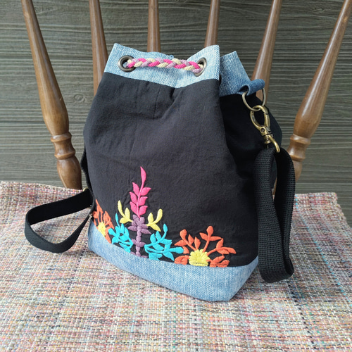 【返品不可】 一点のみ！インド綿 刺繍クロス×デニムリメイク 巾着型 トートバッグ