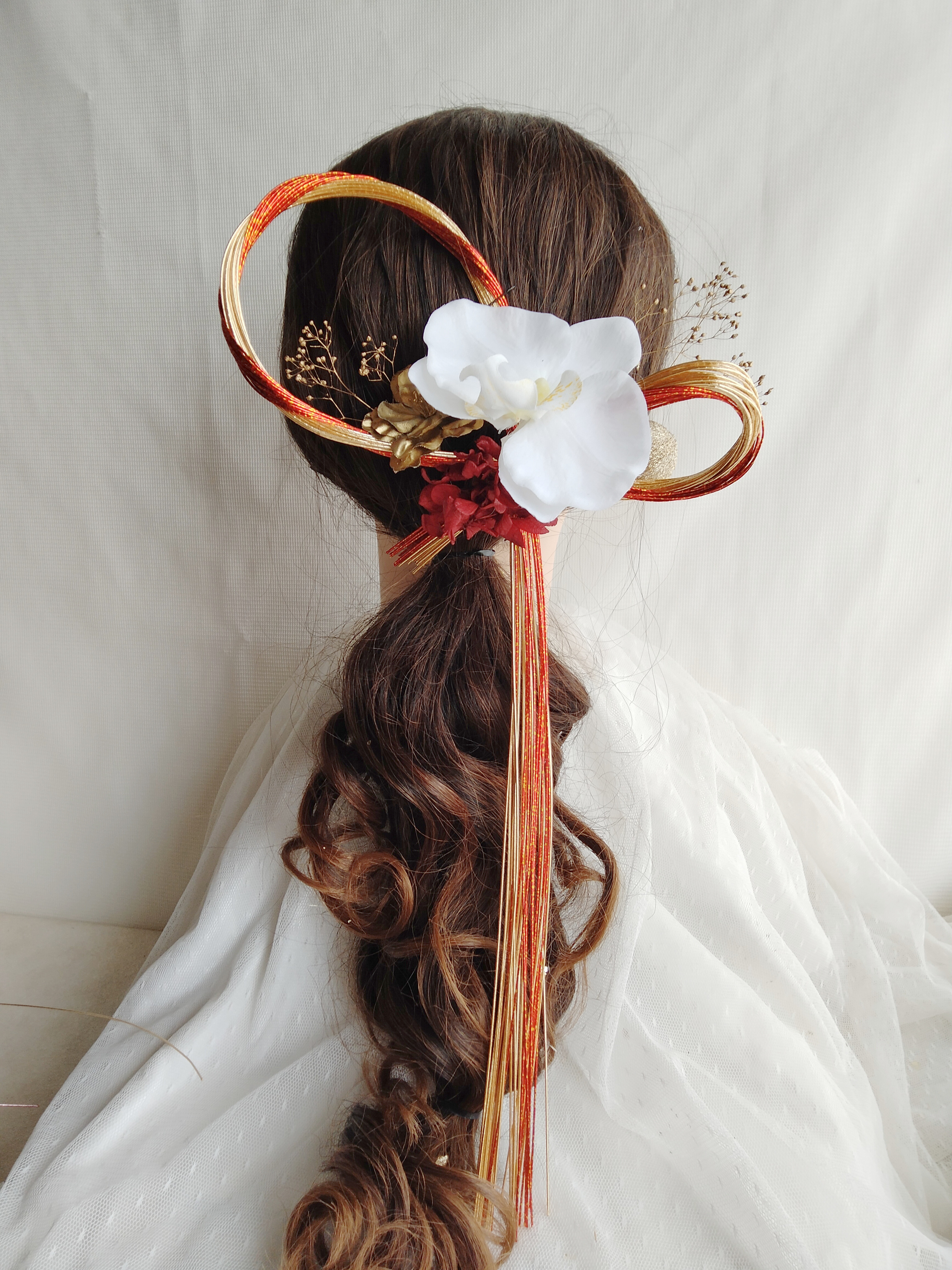 水引きリースリボン　水引きアレンジ　水引き髪飾り　白い胡蝶蘭　成人式髪飾り　結婚式髪飾り　卒業式髪飾り　成人式　振袖　袴