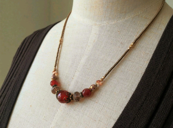 赤朱色レッドアゲートのセミロングネックレス 1枚目の画像