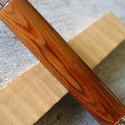 屋久杉】木軸ボールペン 古木の光明杢が綺麗【即日発送