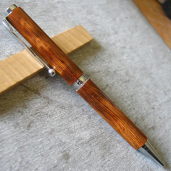 屋久杉】木軸ボールペン 古木の光明杢が綺麗【即日発送