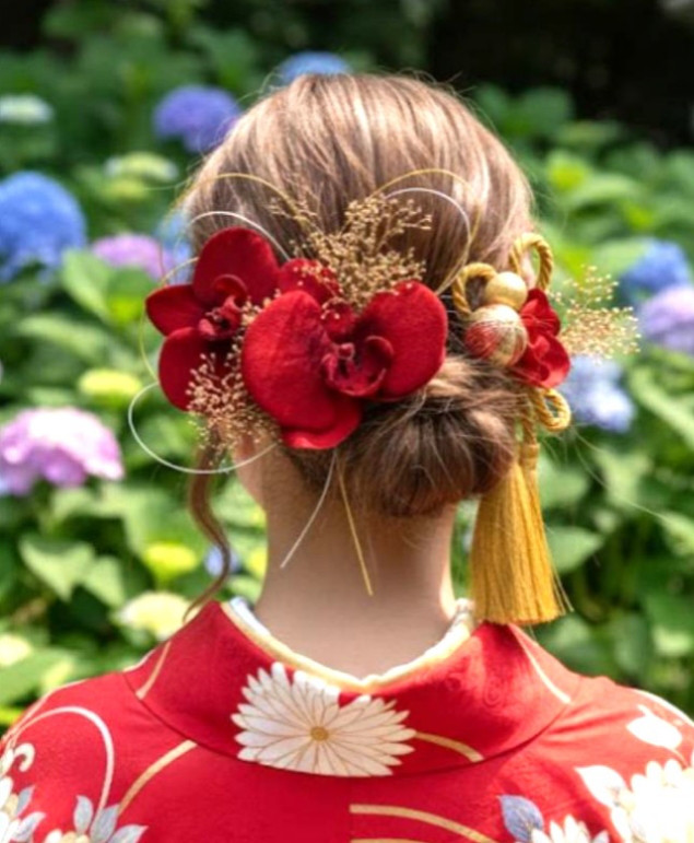 成人式用髪飾り♥高級造花髪飾り♥胡蝶蘭髪飾り結婚式髪飾りヘア飾り　振袖　和装　着物　結婚式　袴