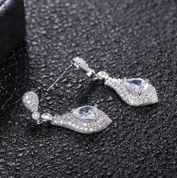 【MSP71】ウェディング　パーティーピアス／キラキラ　CZダイヤモンドの大粒しずくピアス　Silver925 7枚目の画像