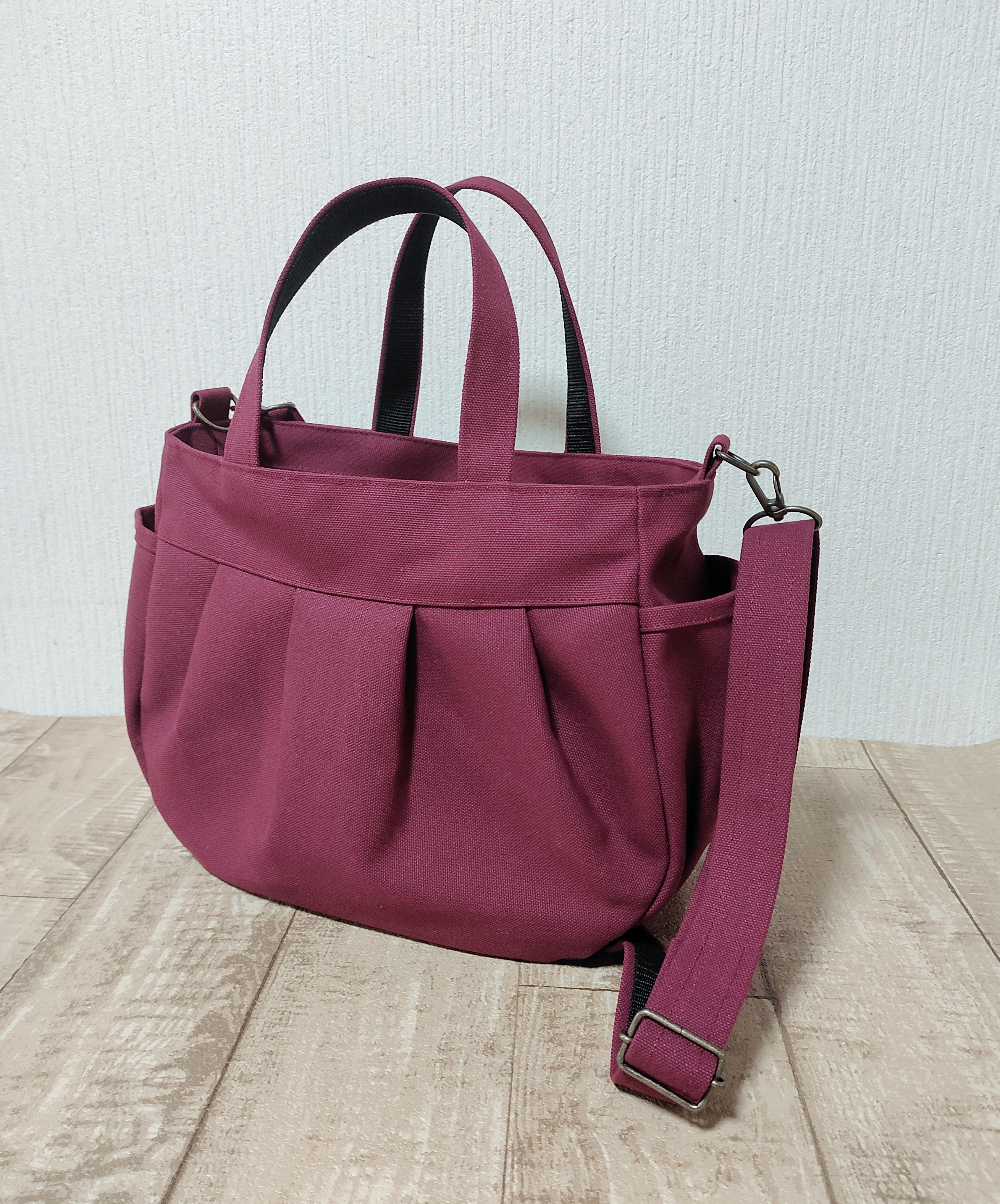 帆布のぷっくり２wayショルダーバッグファスナー開閉 M　(ボルドー)