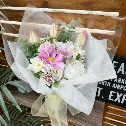 ベージュピンク　ガーベラ　チューリップ　ブーケ　アーティフィシャルフラワー 花束•*・ピンクチューリップ×白ガーベラ ブーケ ほうき星☆ 通販