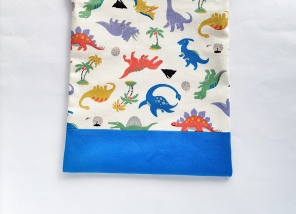 25×20  給食袋    巾着　カラフルな恐竜 2枚目の画像