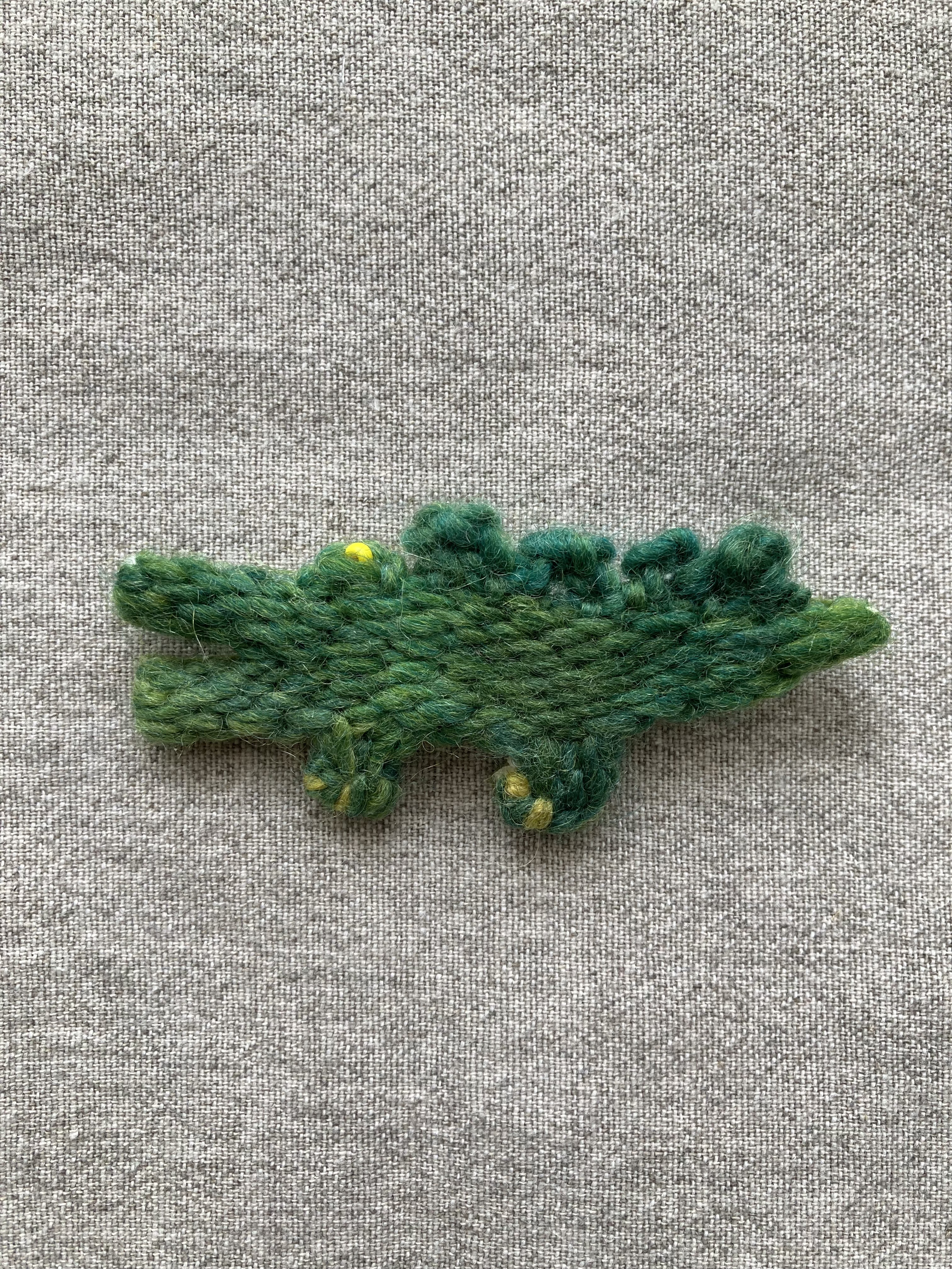ブローチ バッチ ハンドメイド 猫 ワニ 古臭く