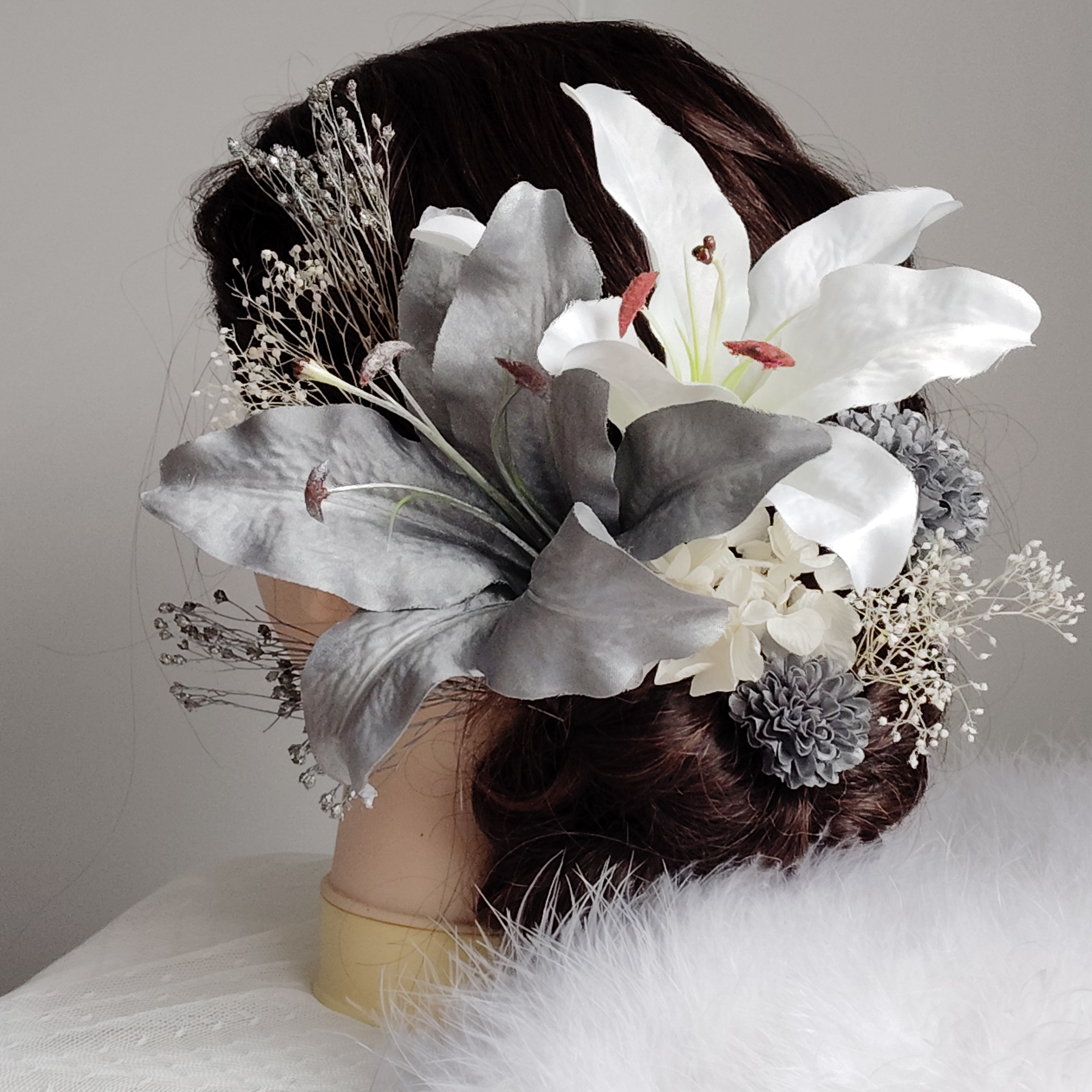 銀花＿大輪の百合と銀花の髪飾り　カサブランカ　白無垢　成人式　卒業式　結婚式　　和装　和装へア　シルバー　白百合　銀百合