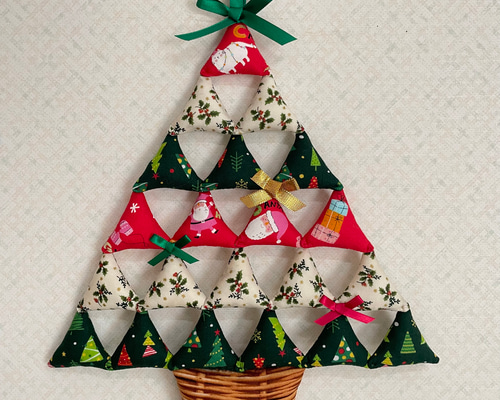 クリスマス 三角ツリー☆A タペストリー・壁掛け YUKI 通販 6384314