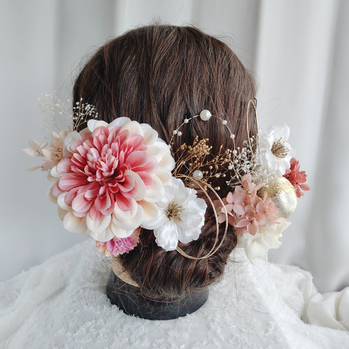 くすみピンクのジニアと林檎の花の髪飾り ピンク 水引 パール 髪かざり