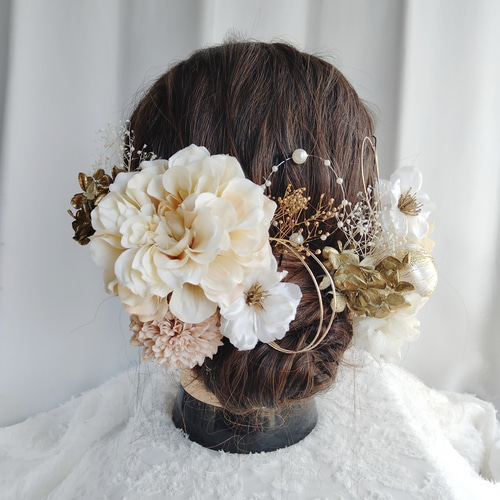 クリームホワイトのダリアと林檎の花の髪飾り アイボリー ベージュ 