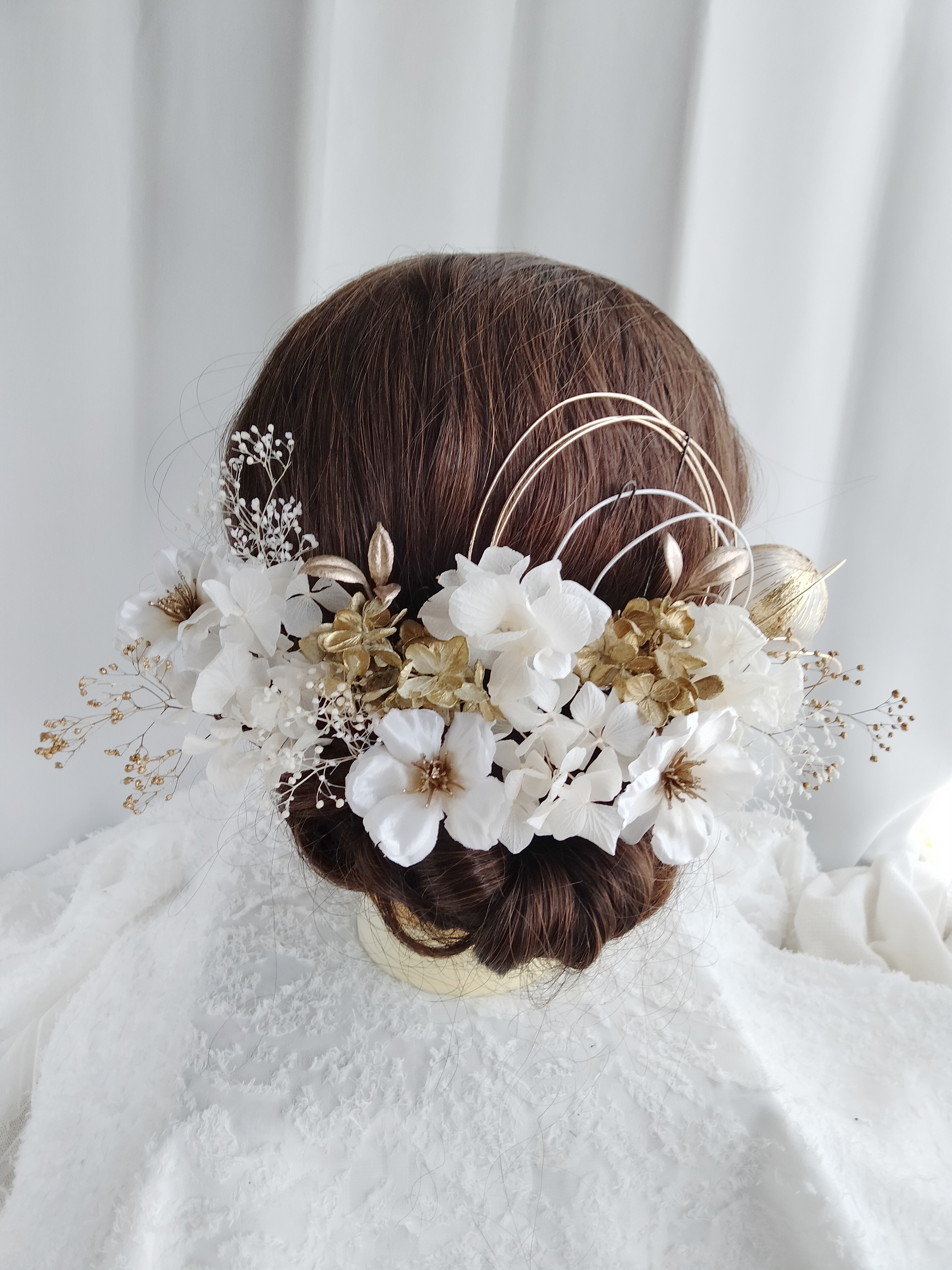 リンゴの花×白金の紫陽花の成人式髪かざり　白無垢　水引　水引き　水引アレンジ　水引きアレンジ　髪飾り　鞠玉　和玉　ドライ