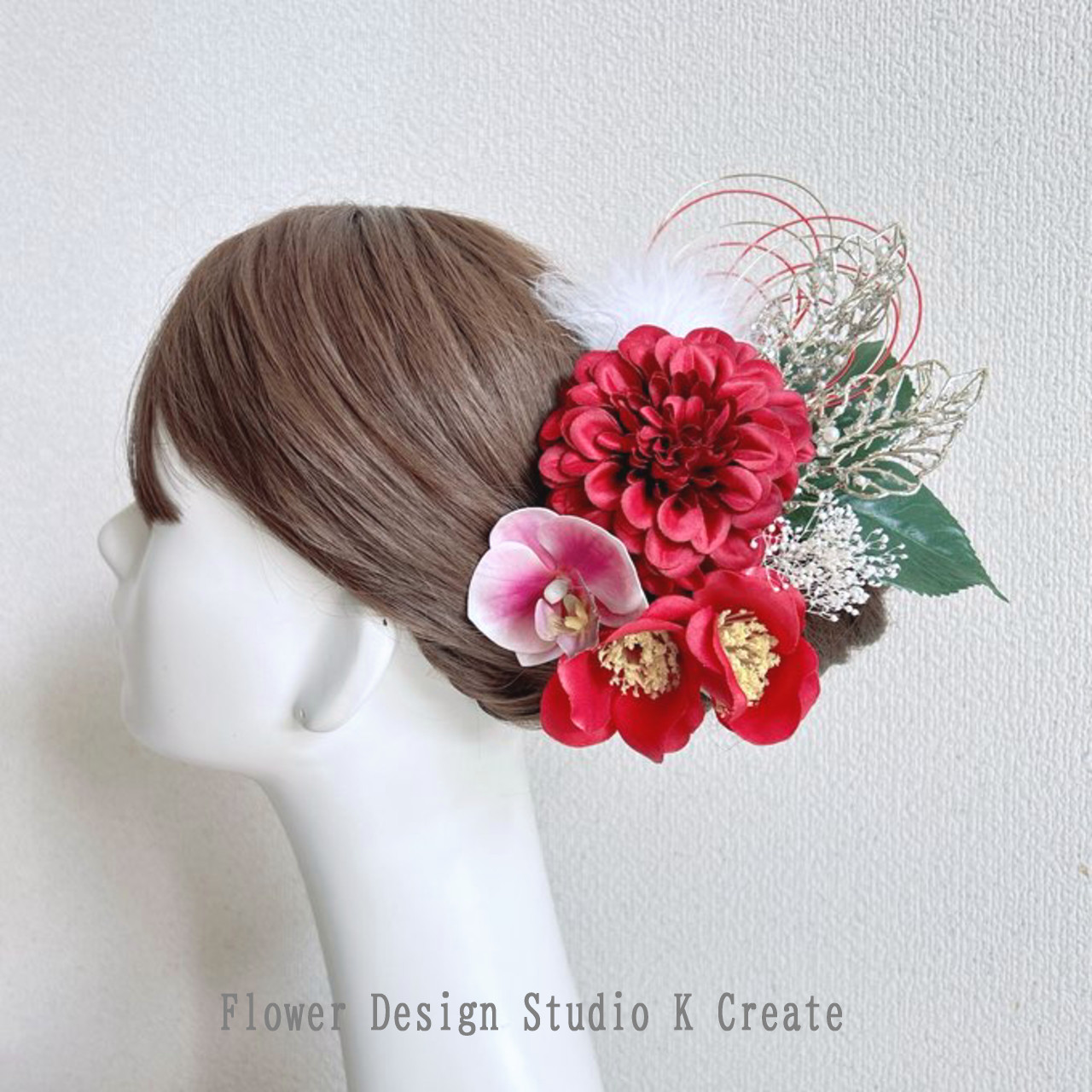 赤いダリアと椿のヘッドドレス　成人式　卒業袴　前撮り　和装髪飾り　成人式ヘア　椿　赤　ダリア　羽根　水引　胡蝶蘭