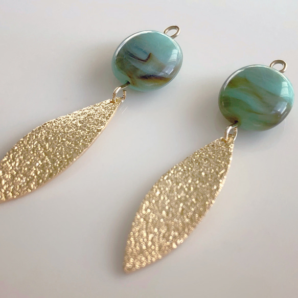 ドイツ製ターコイズブルー＊リーフ  シンプルピアス/イヤリング  サージカルステンレス 4枚目の画像