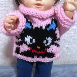 ぽぽちゃん☆手編みのセーター（黒猫） 1枚目の画像