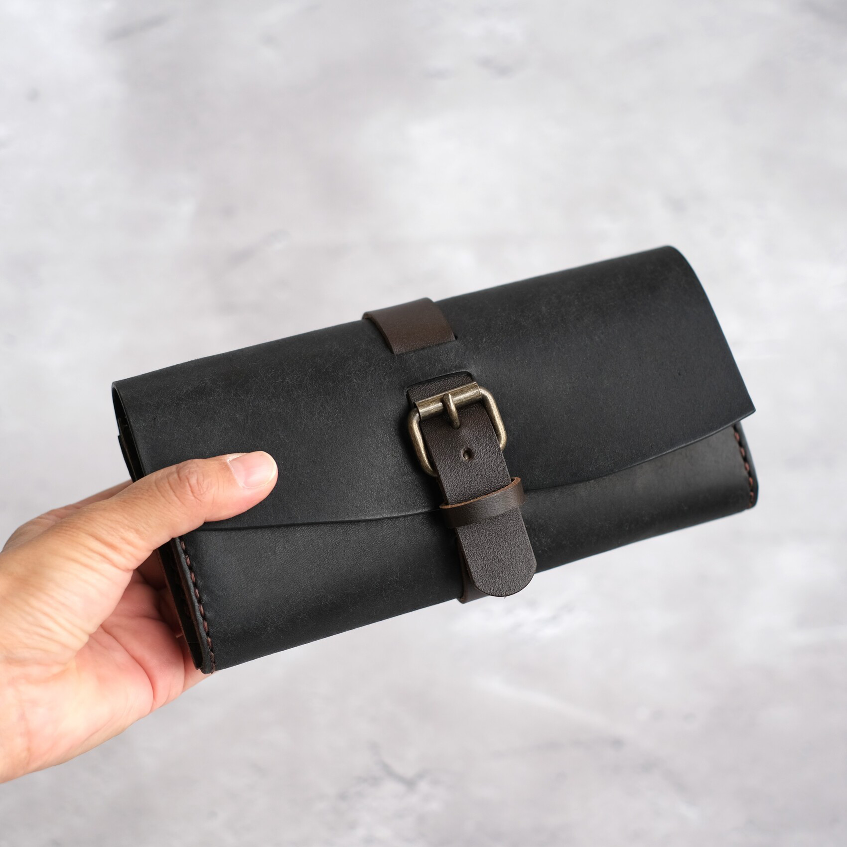 ［ベルト 長財布　ブラック］春財布 本革 手縫い　大容量　ワンタッチ　革財布　経年変化　エイジング　人気　イタリア 24,090円