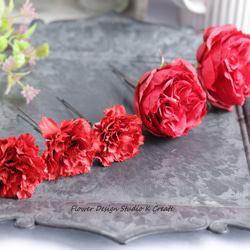 赤い薔薇と紫陽花のヘッドドレス　成人式　結婚式　袴　ウエディング　美女と野獣　 赤　バラ　発表会　髪飾り　ウェディング 5枚目の画像