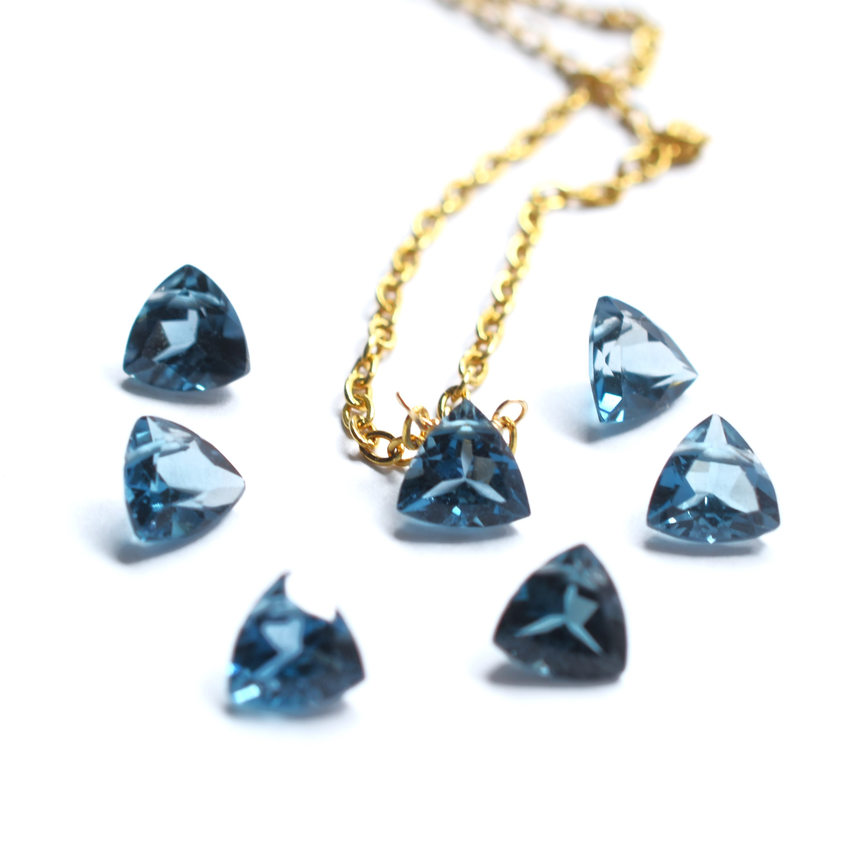 新作【数量限定】4Aランク　ロンドンブルートパーズ　トライアングル　6mm サージカルステンレスネックレス