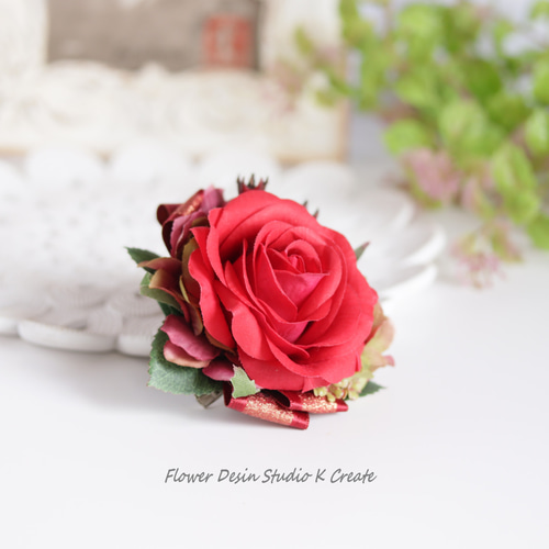 赤い薔薇とローズヒップのコサージュ 結婚式 発表会 フォーマル 七五三 