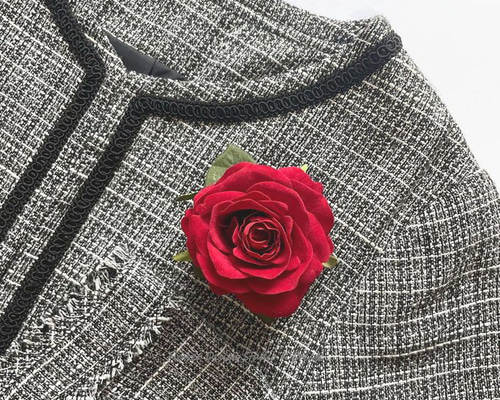 シンプルな赤い薔薇のコサージュ 結婚式 入学式 卒業式 発表会