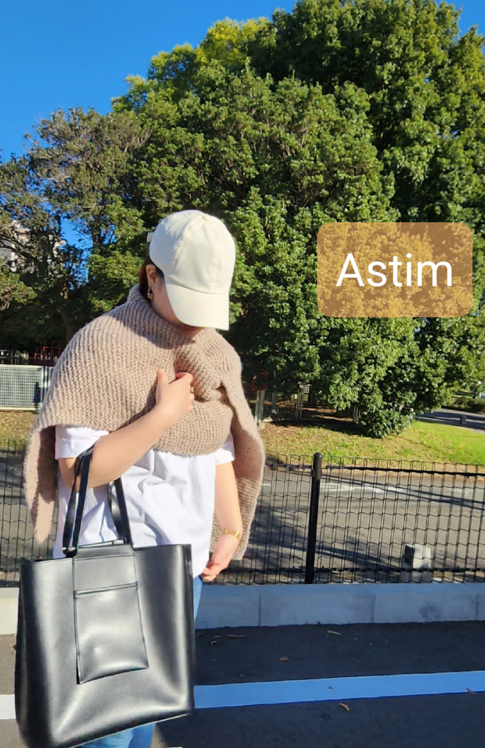 E76M【クリスマスギフト】ゆったり使えるカフェオレ色/ふんわり手編みの大判ストール/抜群に軽くてあたたかい【送料無料】