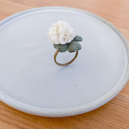 シロツメクサとクローバー 布花リング 指輪・リング 庭のひととき 通販