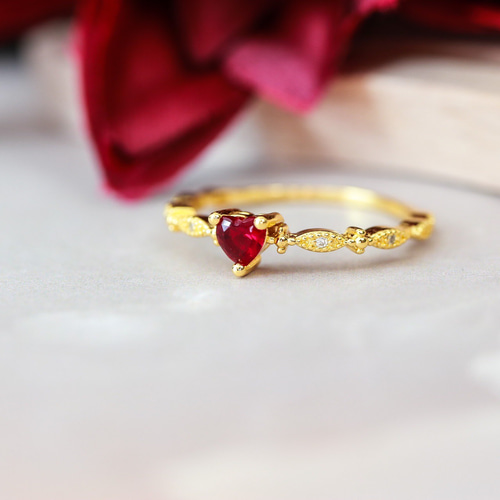 MR206】1月誕生石 恋の成就 実りを象徴 VVSランク ハートガーネットの  