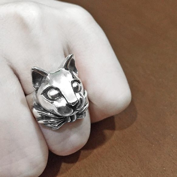 リボンをつけたネコシルバーリング/Cat  with Ribbon Silver Ring 1枚目の画像