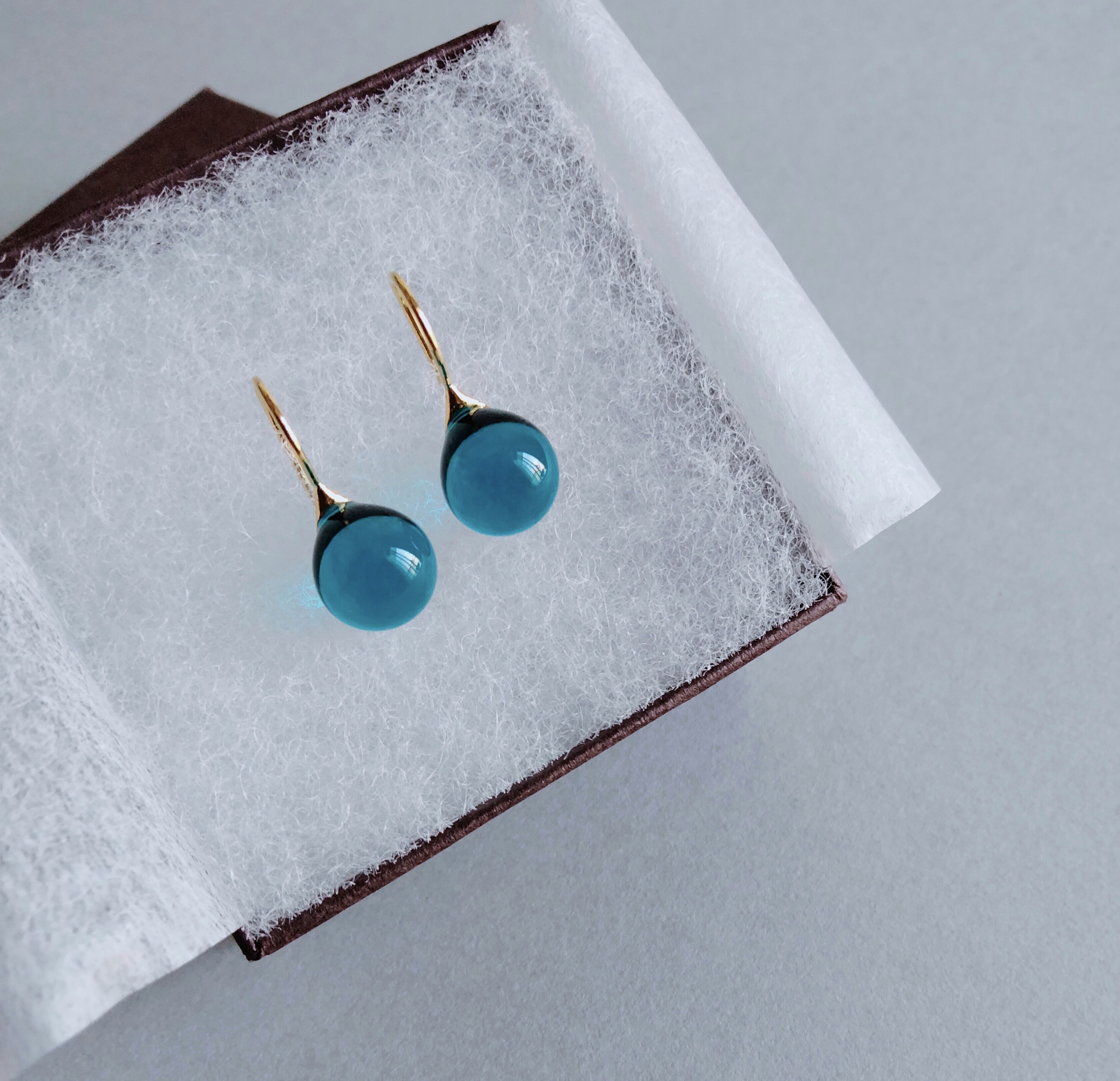 送料無料【受注制作】ガラスのしずくピアス グリニッシュブルー