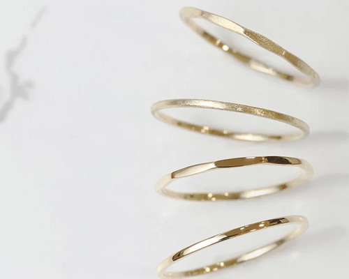 1本でも重ねづけにも可愛いです!!★18金プレーンリング、マット加工★ K18華奢リング】FINE RING 18金 1ミリ 指輪 重ね着け つけっ