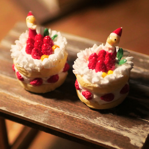 お値下げ‼️PHBヒンジBOXミニチュアクリスマス*パウンドケーキ 小物入れ 完成しました！パークのお菓子のミニチュア。 クリスマス