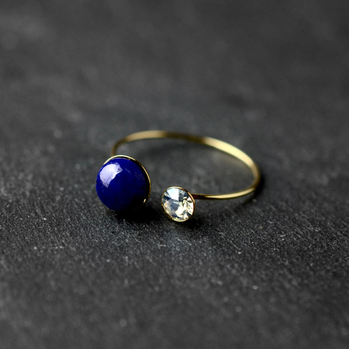 地球と月の旅するリング 天然石 ラピスラズリとクリスタルガラスの