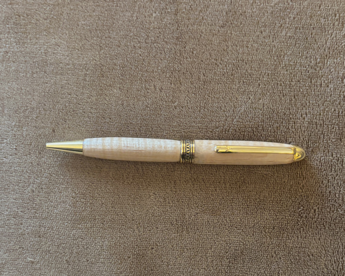 オーダーメイド＊ハンドメイド＊ボールペン【トチ 縮】木材選択可能 名
