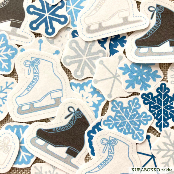 フィギュアスケートの靴と雪の結晶のフレークシール（ブルー） 1枚目の画像