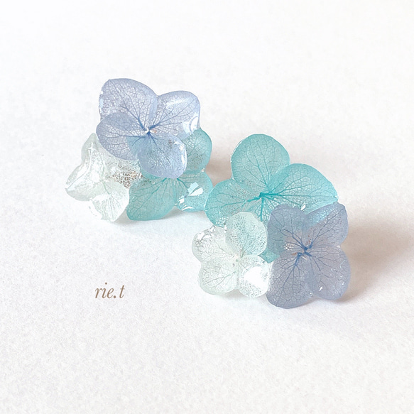 再販13【rie.t】ブルーの紫陽花　ピアス／イヤリング 1枚目の画像