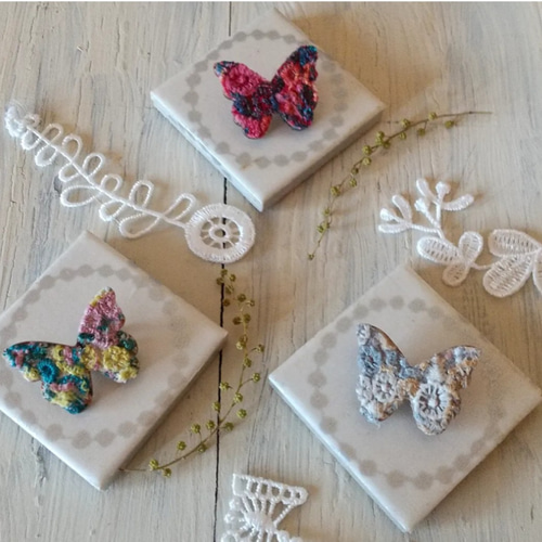 蝶々のブローチ ミナペルホネン生地はぎれ skyful *木台*北欧風