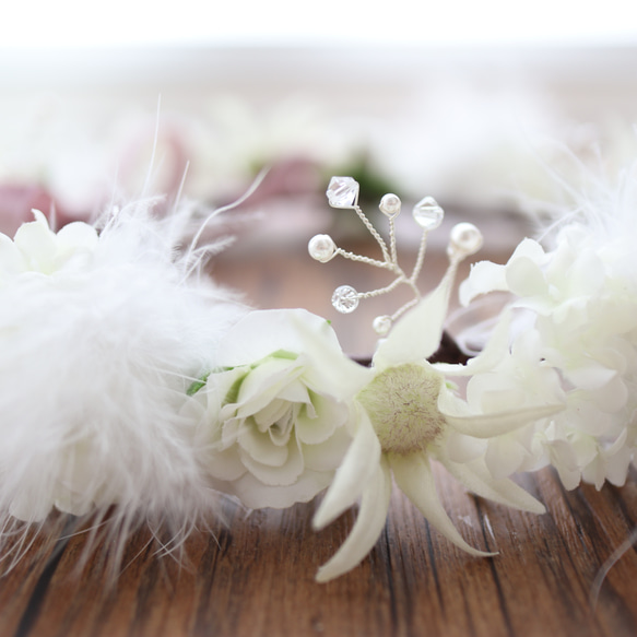 花冠　花かんむり　白　スワロフスキー　羽　ローズ　結婚式　ブライダル　薔薇　バラ　ベルベットリボン　MOKUBAリボン 13枚目の画像