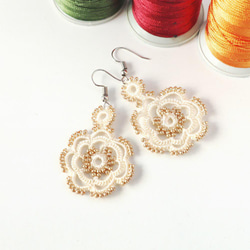 OYA crochet earrings [ROSE] White & Gold 第2張的照片