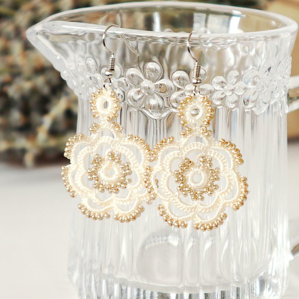 OYA crochet earrings [ROSE] White & Gold 第1張的照片