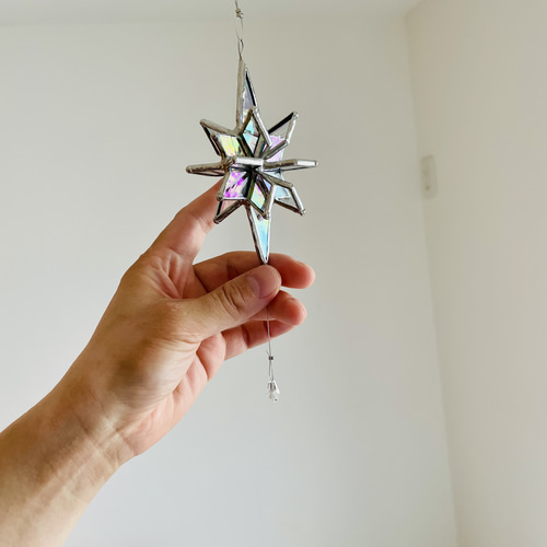 虹色に反射するステンドグラスのサンキャッチャー サンキャッチャー