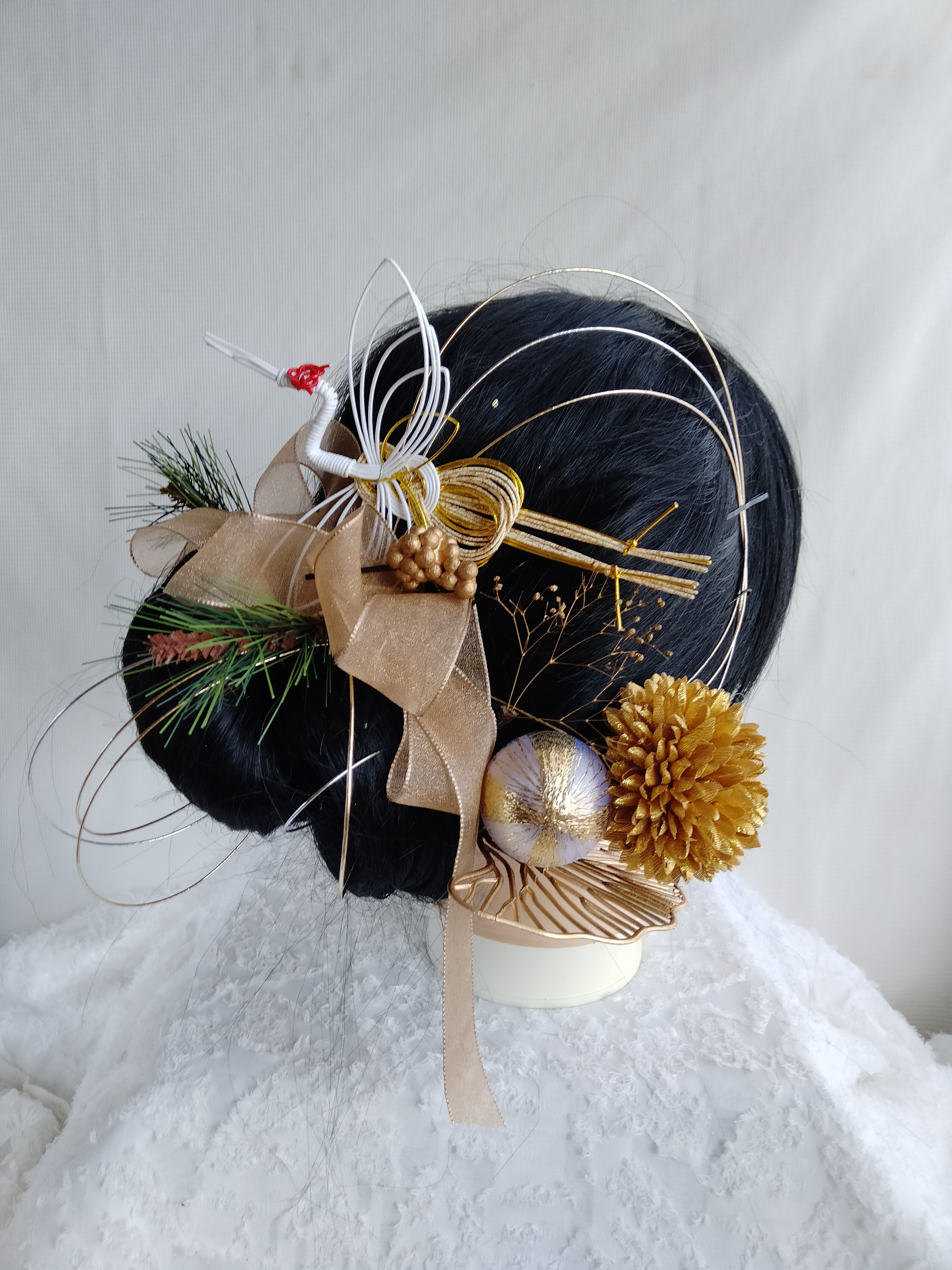 鶴の水引細工と松とリボンの髪飾り　タイトシニヨン　シニヨンヘア　成人式　結婚式　白無垢　卒業式　振袖　袴　着物　水引　水