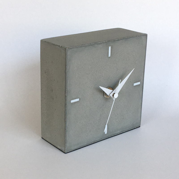 コンクリート置き時計A-type《送料無料》　-コンクリート/モルタル/セメント雑貨- 1枚目の画像