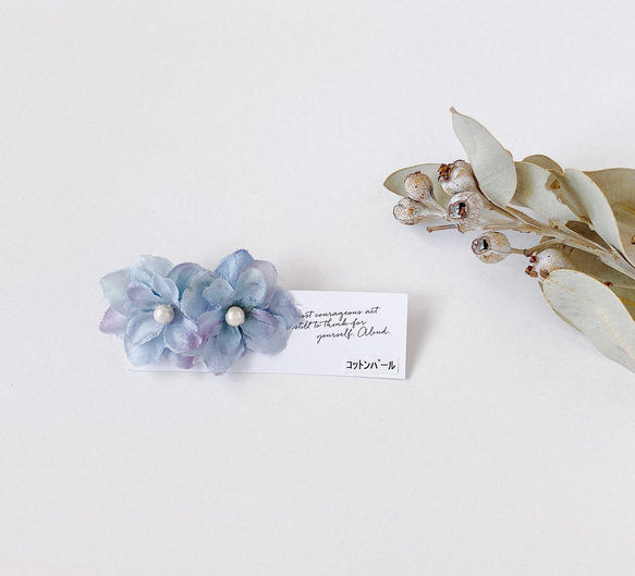 送料無料　紫陽花アーティフィシャルフラワーとコットンパールのピアス 1枚目の画像