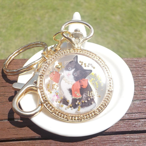 レジンアクセサリー ワケありな逸品 レジンアクセサリー 透明 ハチワレ猫 懐中時計