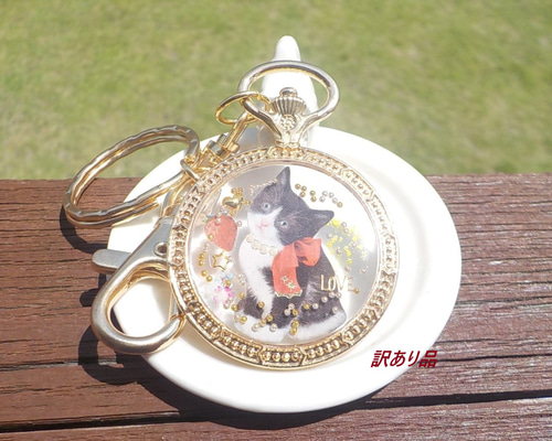 【売り切れ】水面に沈む赤色花のレジンバッグチャーム 88c97a2e92423e9532ea050c346828