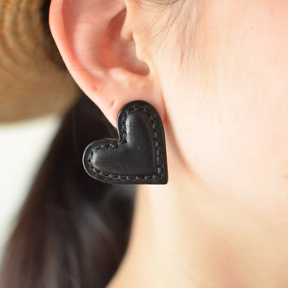 Heart 【レザーピアス/イヤリング】“cordovan black” ピアス
